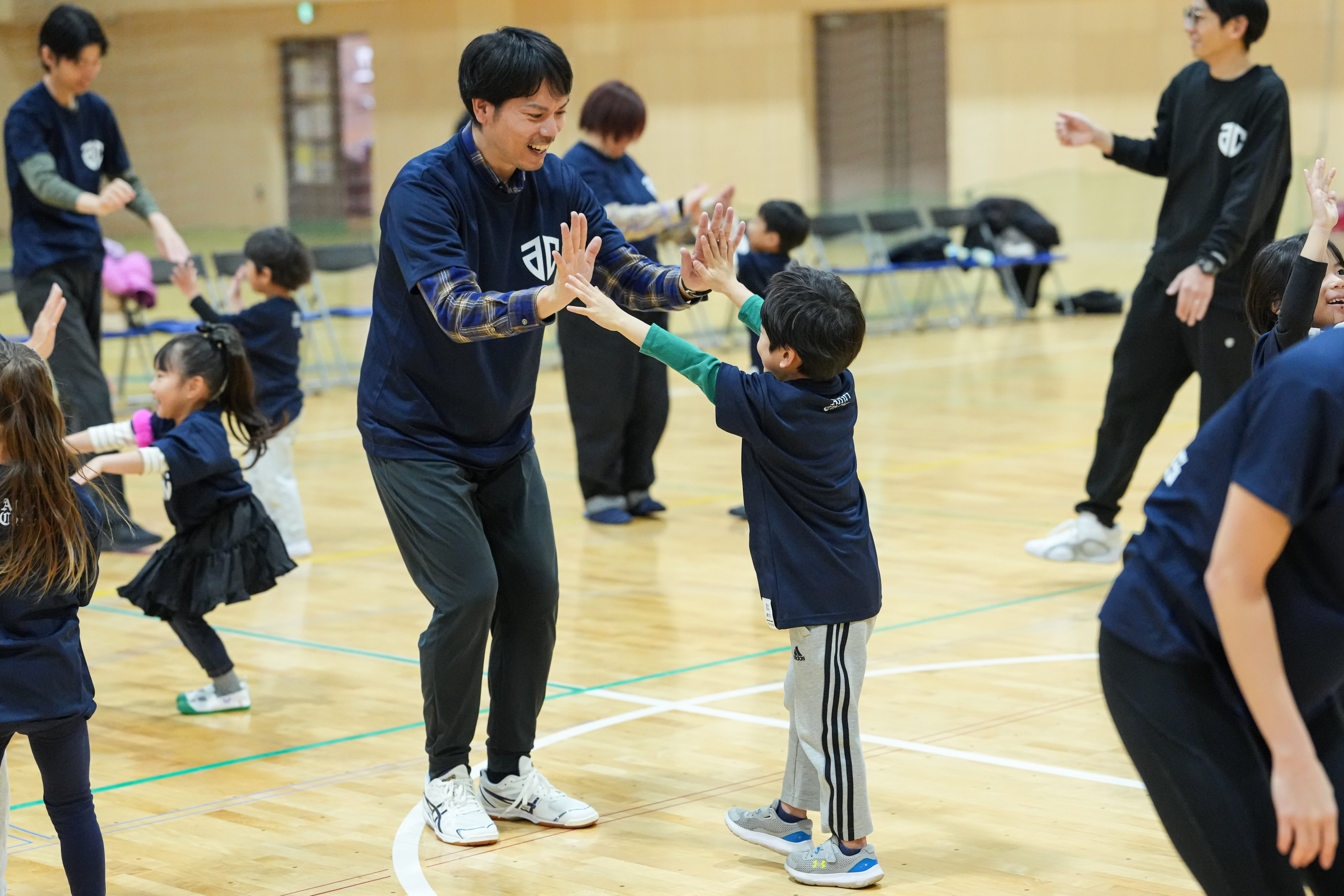 親子で運動を楽しむ様子（1）