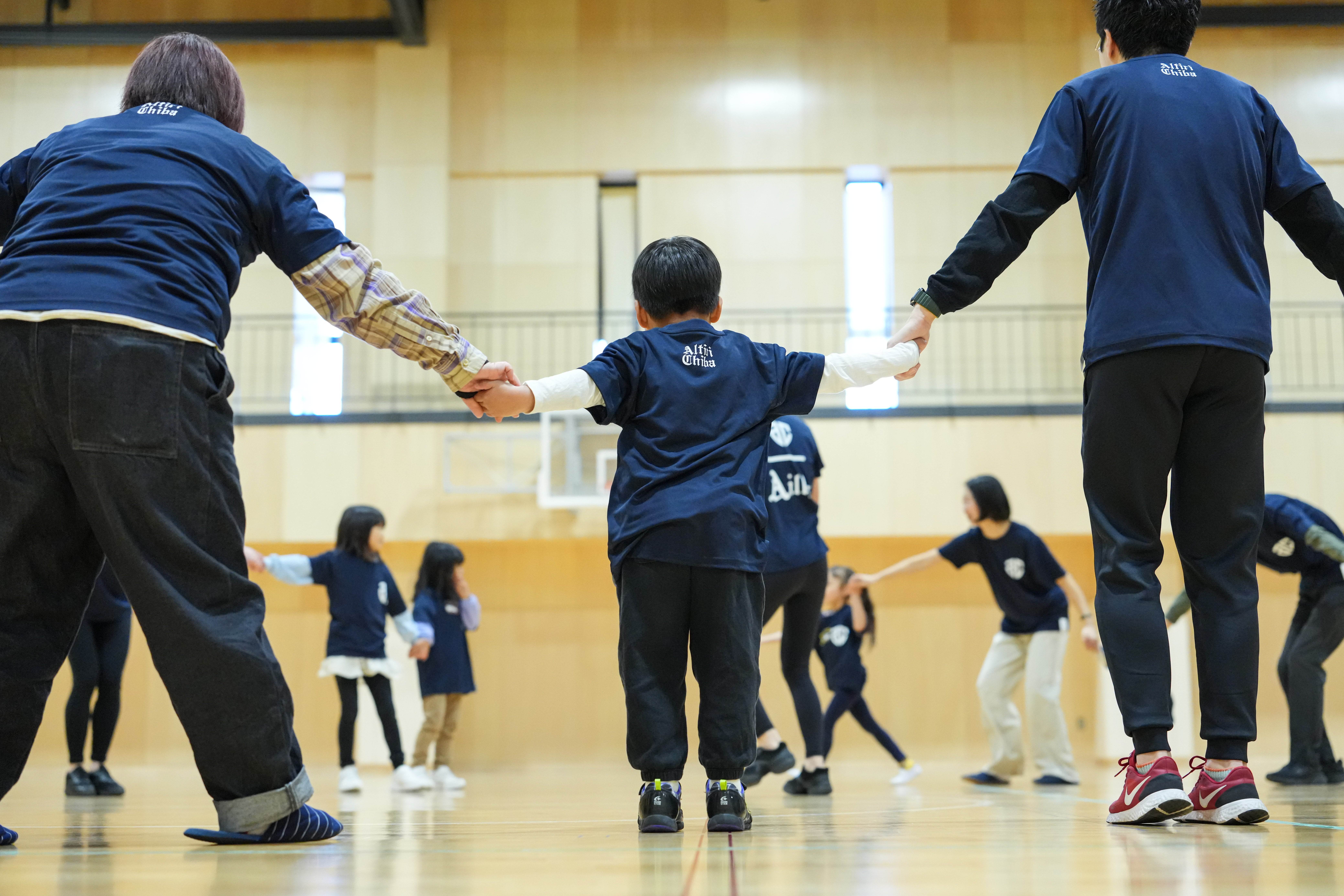 親子で運動を楽しむ様子（2）